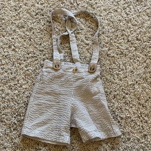 Mud pie tan and white seersucker suspended short set 2t boys
